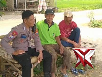 Bhabainkamtibmas sambang Desa Binaan - PoliceTube