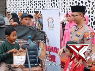 Polres Trenggalek Bagikan Ratusan Menu Buka Puasa dan Takjil Gratis